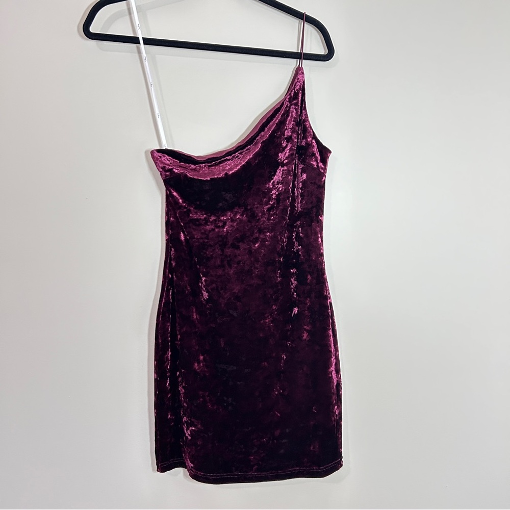 Lulus Forever Thriving Burgundy Velvet One-Shoulder Bodycon Dress - Picture 4 of 8